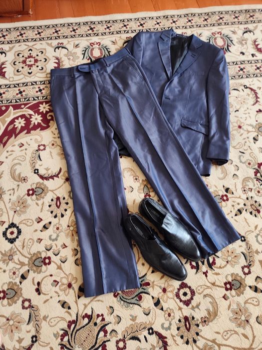 Тёмно-синий костюм