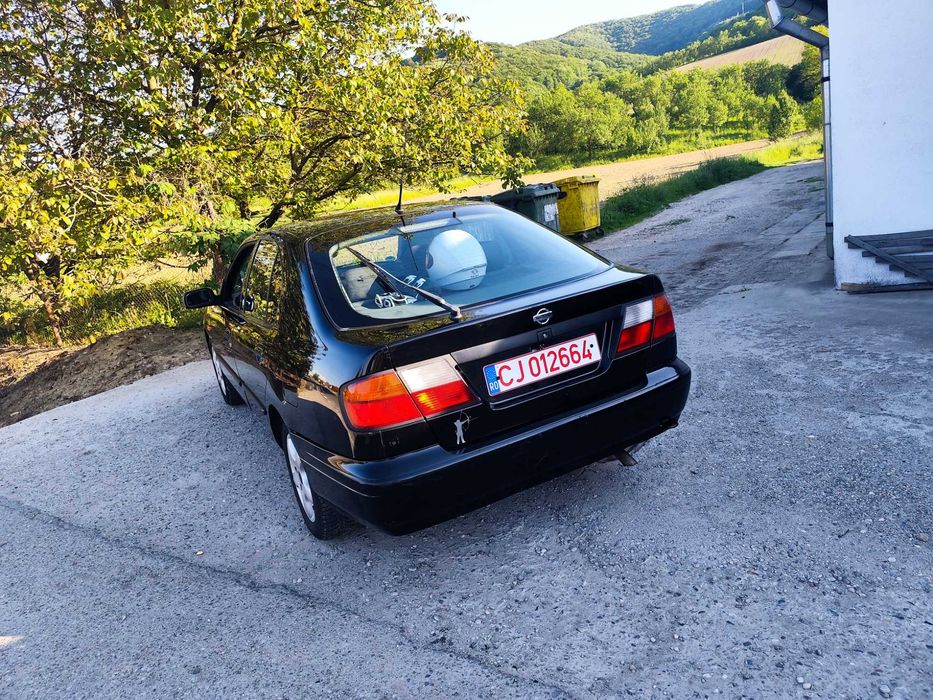 O mașină un Nissan primera 11