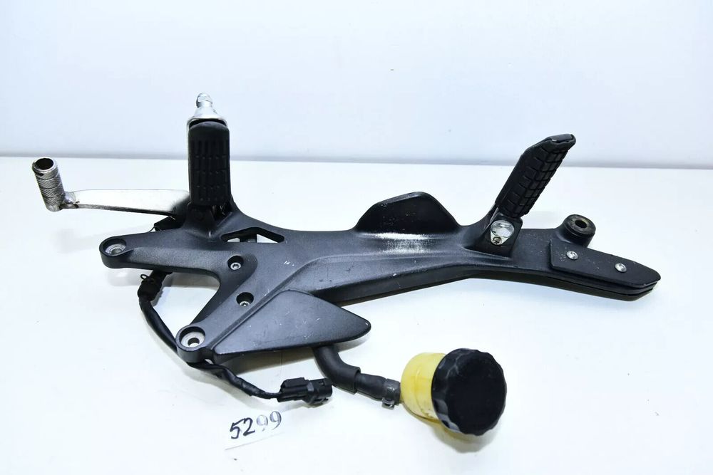 2010 2013 HONDA CBF 1000F PARTEA DREAPTĂ SUPORT PICIOARE CUIER