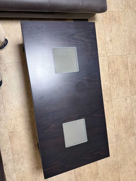 Дървена холна маса