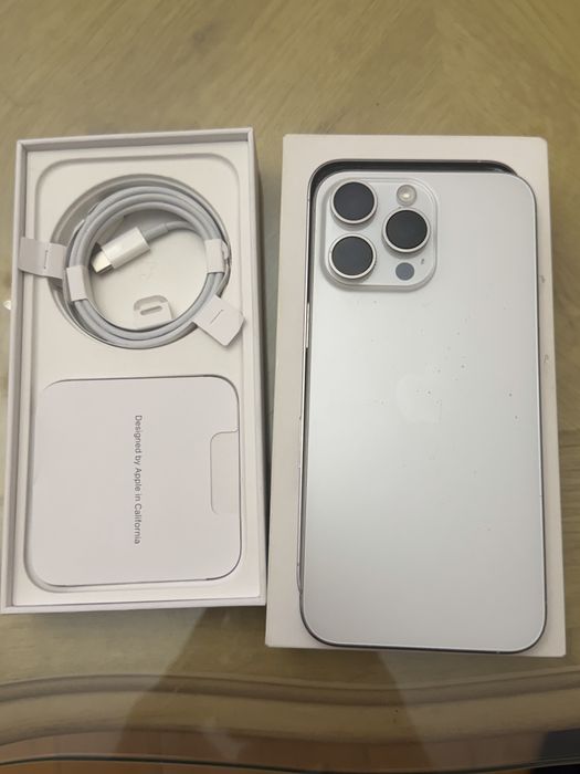 Продам  iphone 15 pro max white titanium 256gb.