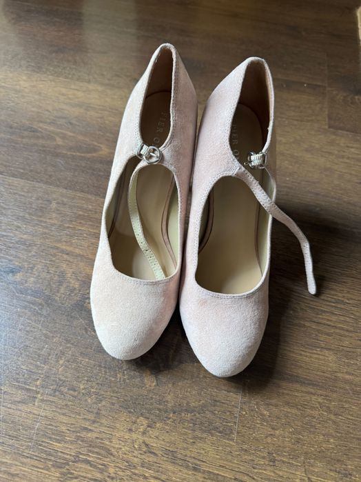 Елегантни дамски обувки с висок ток