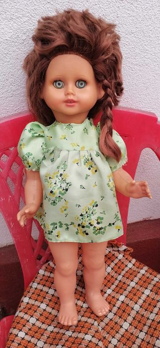 vand  papusa  aradeanca  cu  o fisura la burtica 57cm 130 lei