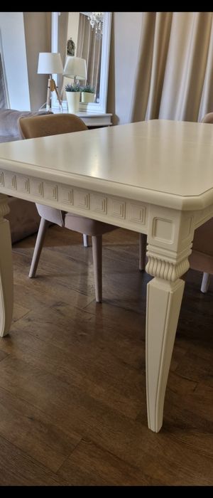 Трапезна маса - слонова кост