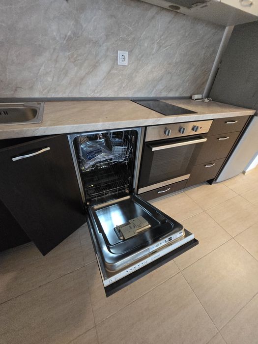 Страхотна кухня в два цвята