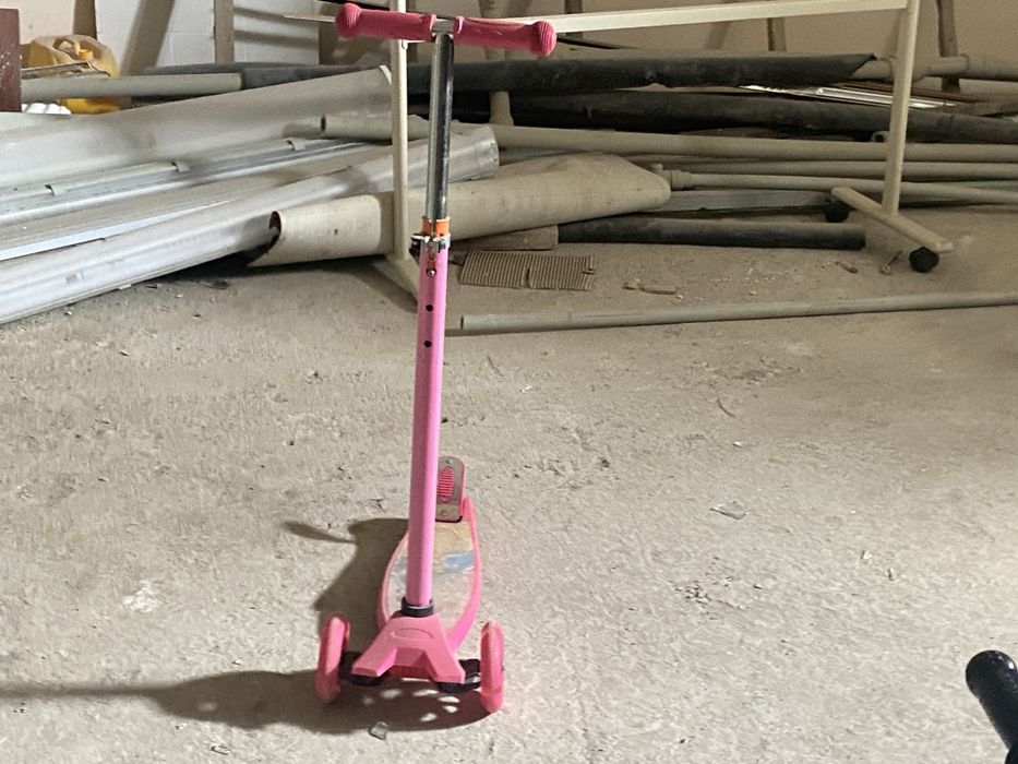 Продам девчачьи самокат за 1500