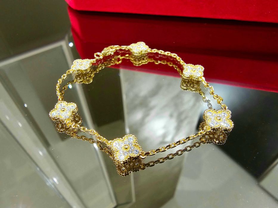 Van Cleef & Arpels VCA Gold 6 Motifs Sweet Alhambra Дамска Гривна