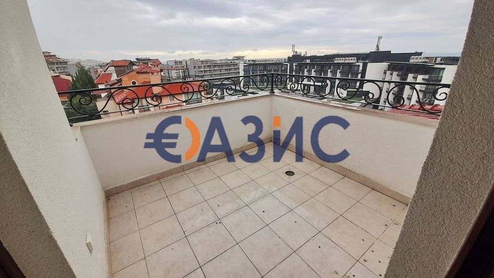 Петстаен апартамент с изглед към морето и планината в Свети Влас в