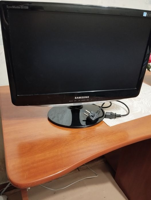 Монитор  Самсунг Ж К