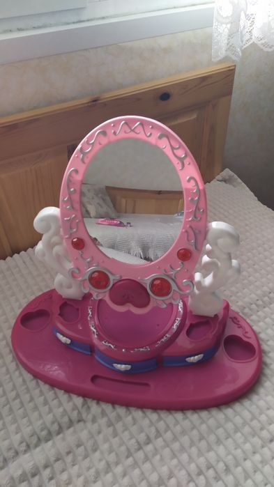 Детска тоалетка с принадлежности за игра за момиче