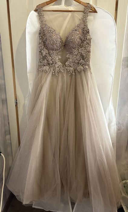 Абитуриентска рокля