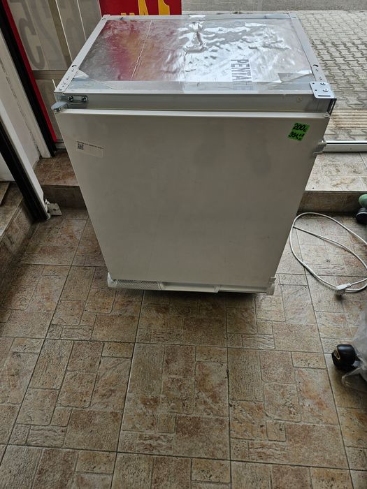 Хладилник за вграждане елекролукс