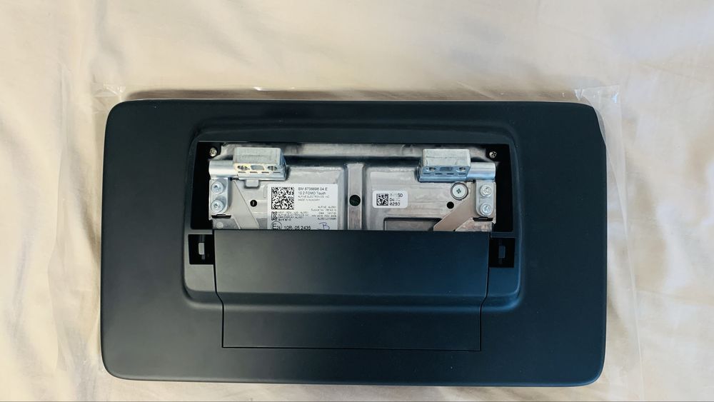 Vand tableta digitala pentru BMW