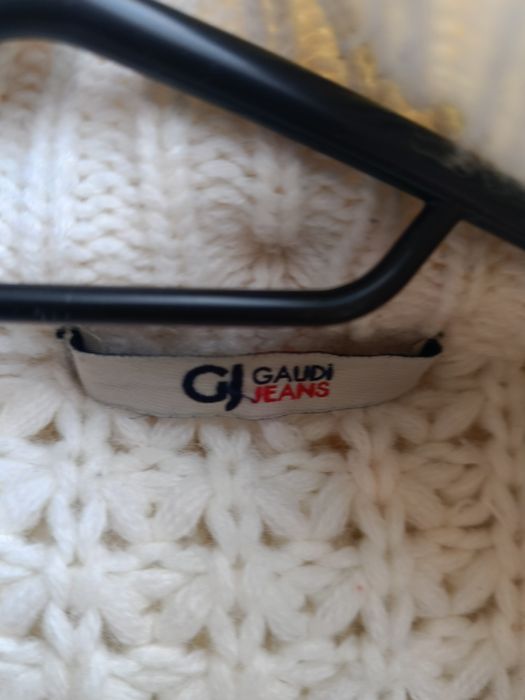 Жилетка с качулка плетена Gaudi