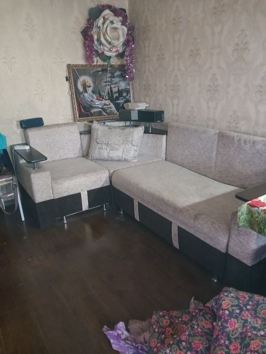 Угловой диван для гостинной