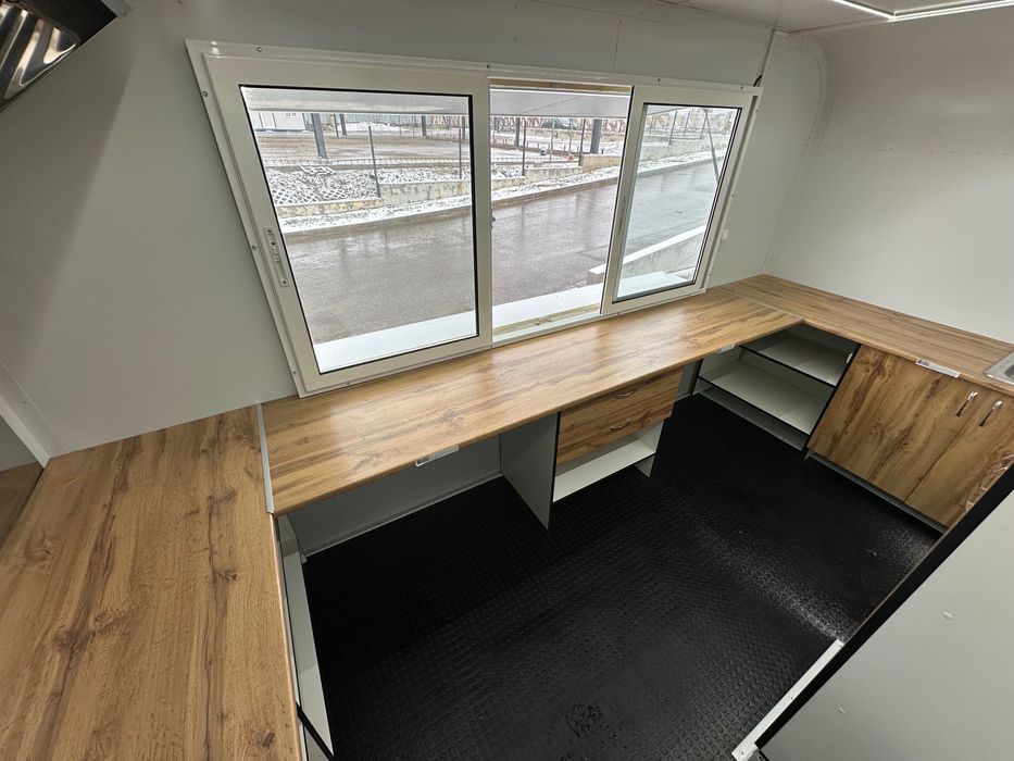 Каравана за бързо хранене е първата в България.