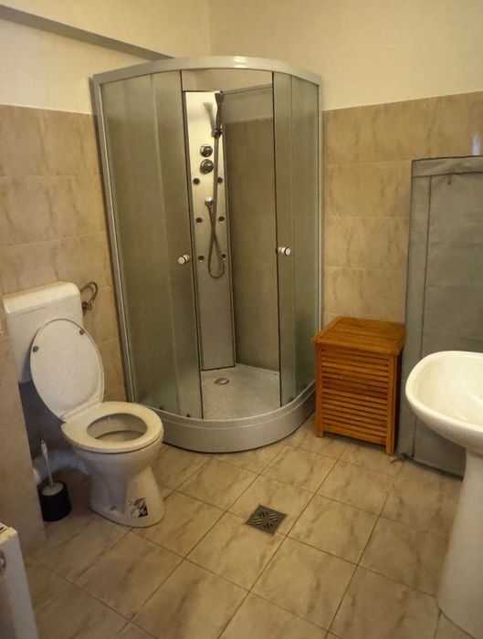 Închiriez apartament