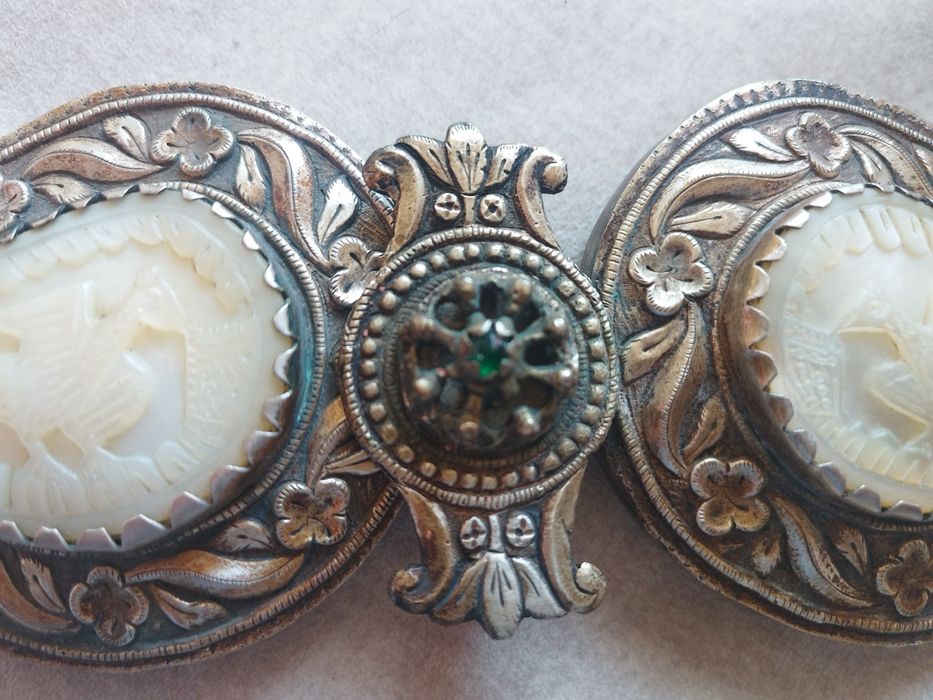 Сребърни пафти с седеф.