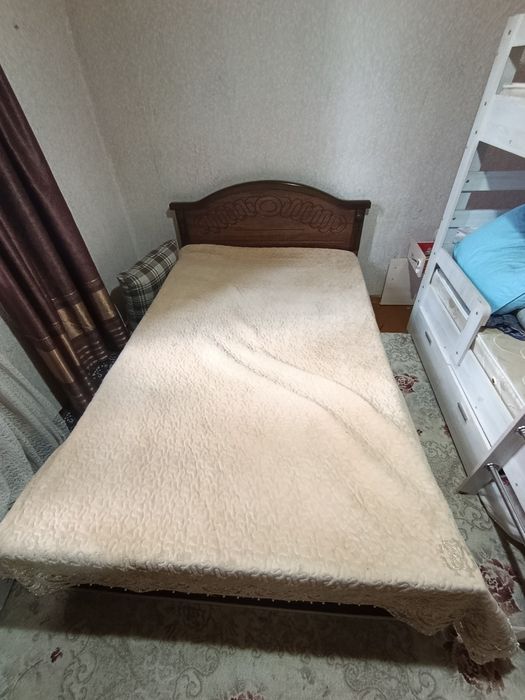 Продаю полутроспальную кровать