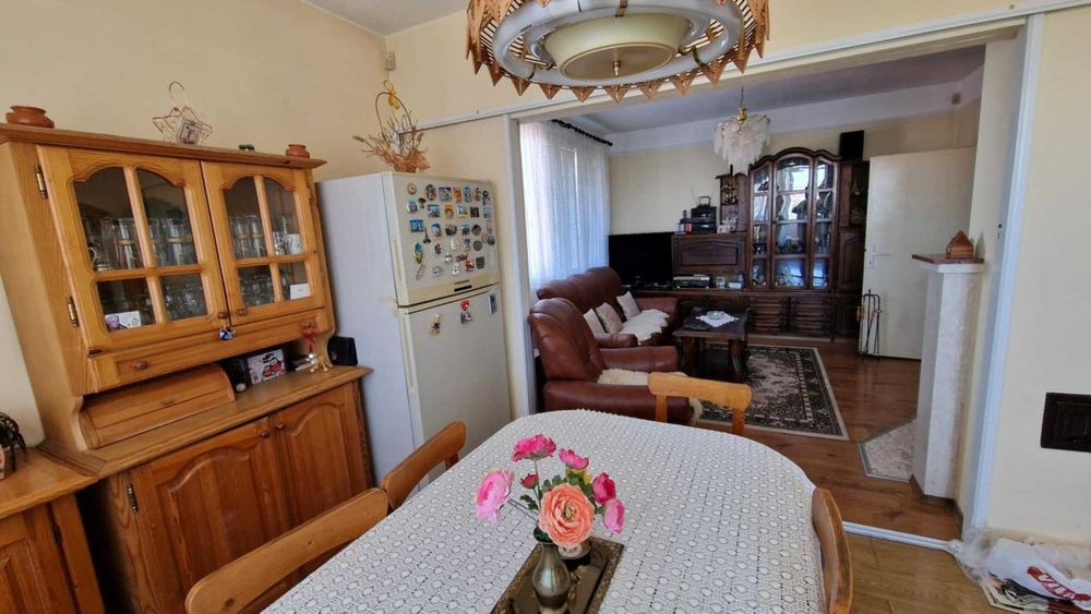 Втори етаж, гараж, бечова стая, маза, таван