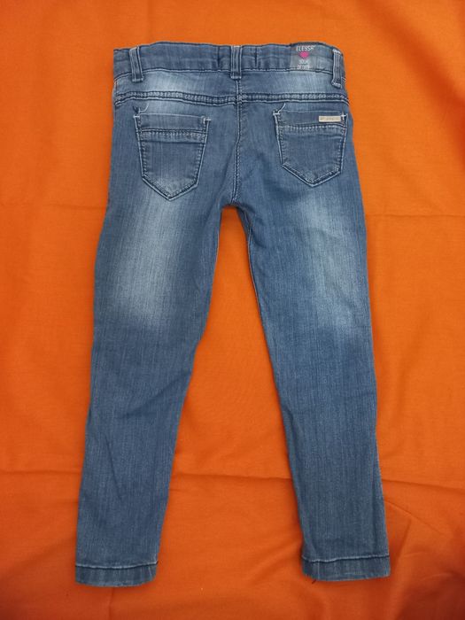 Продаётся брюки джинсы для девочек на 5-6лет