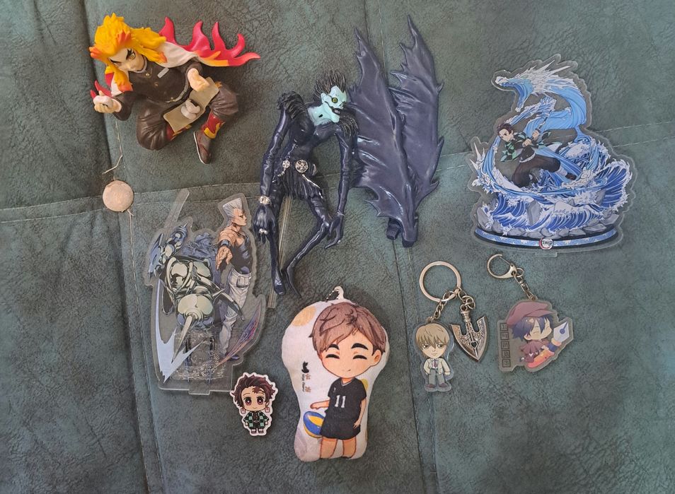 Манга, значки, фигурки