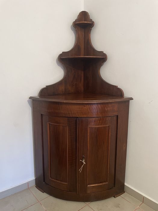 Dulap de colt furnir nuc, model frantuzesc secolul 19