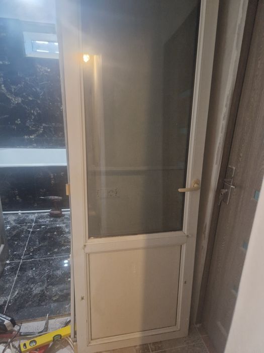 Usa balcon termopan in stare f buna cu rama