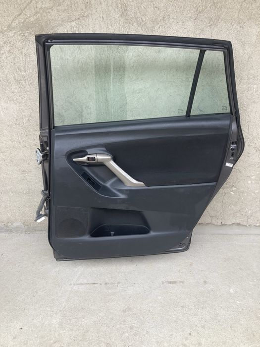 Задна дясна врата за тойота версо / тoyota verso 09-14г