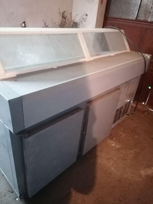 Хладилна витрина