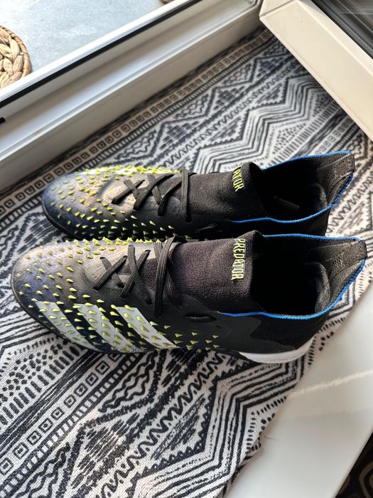 футбольные бутсы