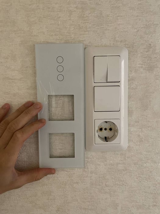 WiFi ключ и двоен контакт стъкло