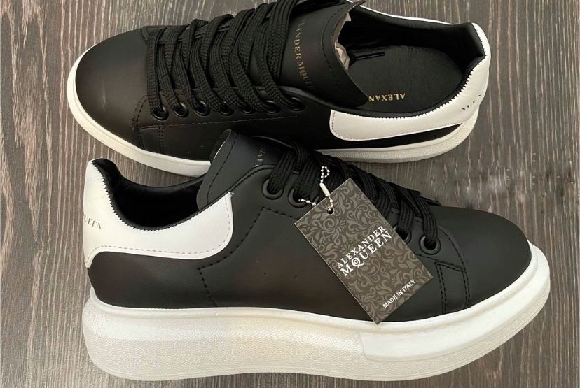 Vand Adidasi Alexander McQueen de barbati marimea 41 si 42