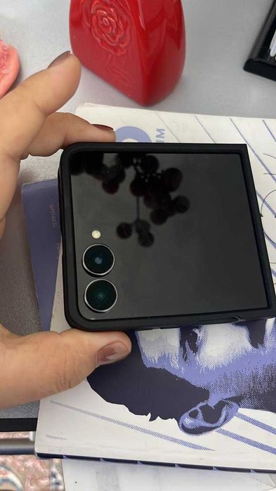 Смартфон Samsung Galaxy Z Flip  7 /256Gb