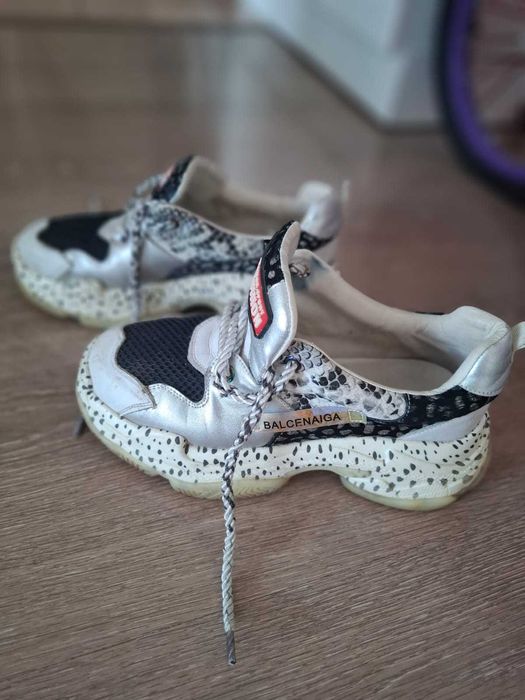 Отдам даром женскую одежду