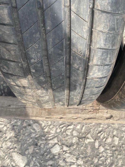 2 броя летни гуми Bridgestone 235/55 R17 Dot 2522 ном 44