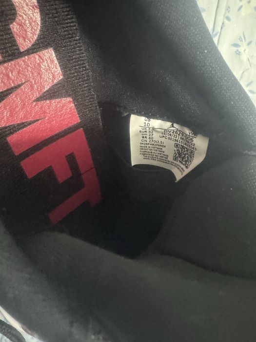 Adidasi Air Jordan 11 Retro Bred