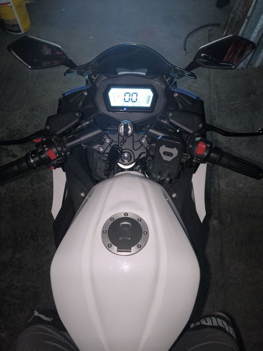 Электромотоцикл R3