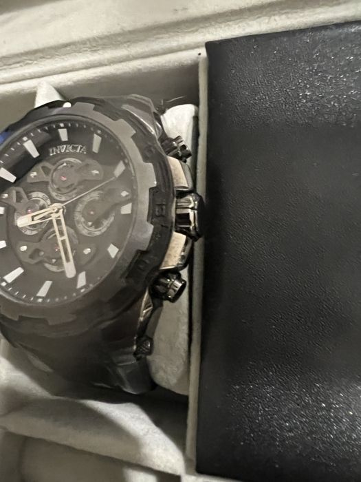 Продаются мужские часы "Invicta"