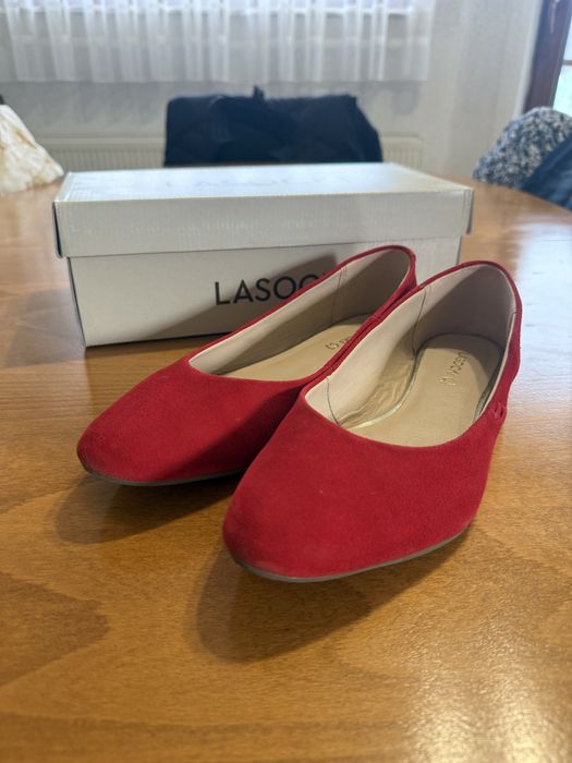 Lasocki червени велурени обувки - тип ,,балеринки”