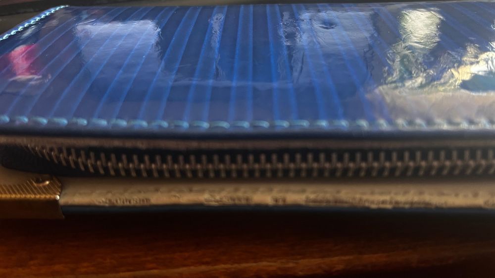 Лачен дамски портфейл