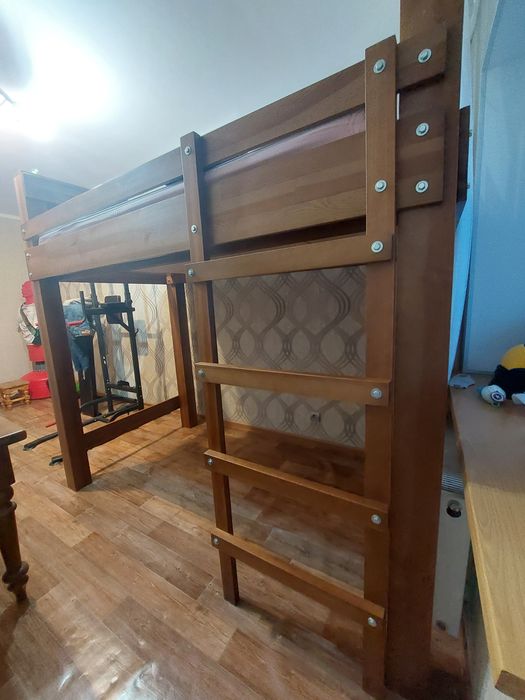 Продам кровать из дерева