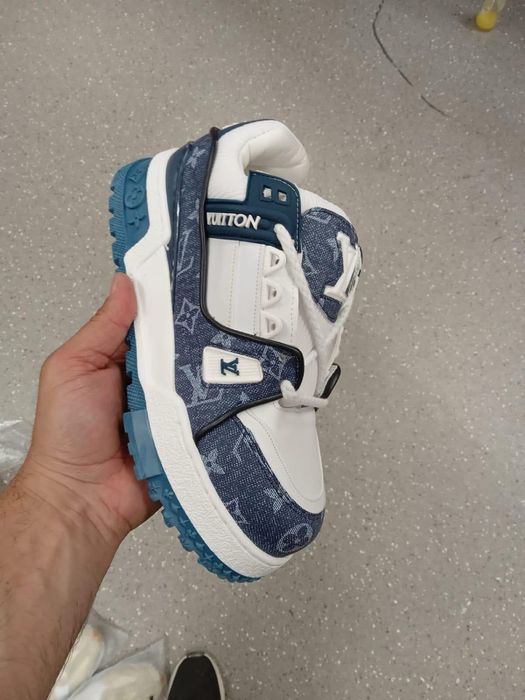 De vanzare mai multe modele