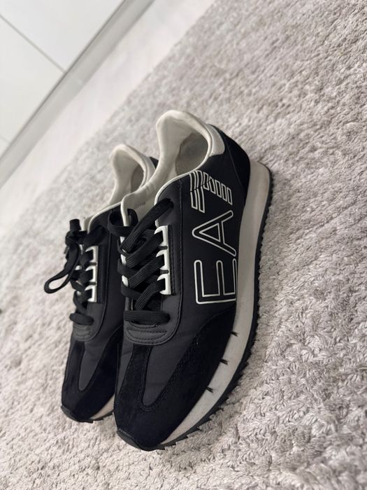 Emporio Armani EA7.
EA7 Runner / Retro Runner