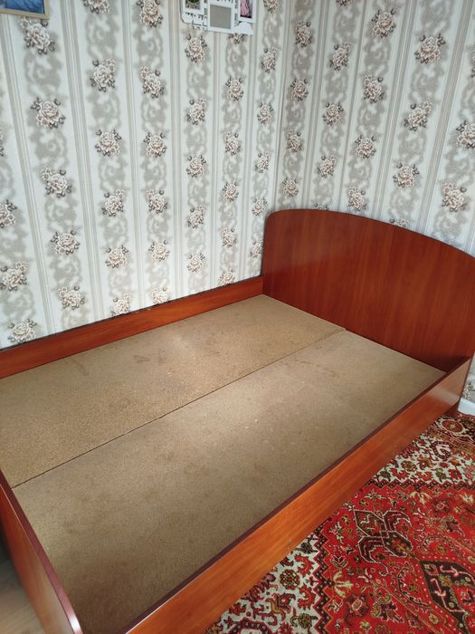 Продам кровать с матрасом