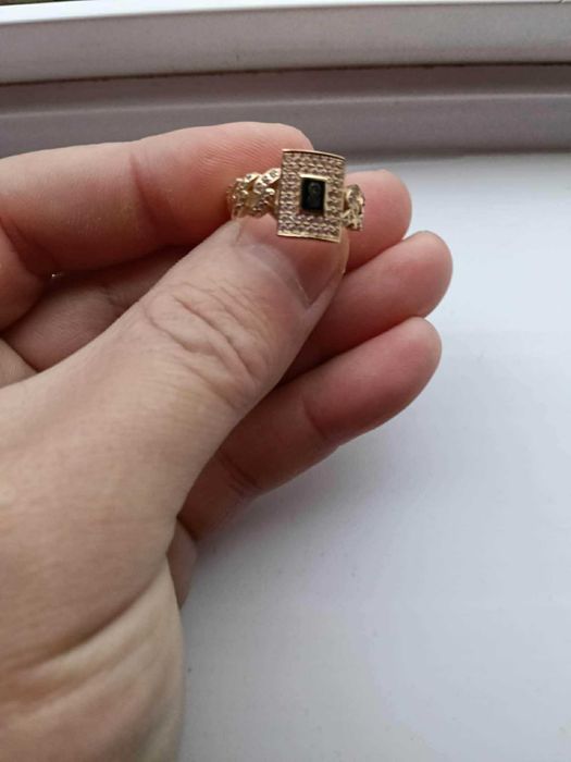 Vând Inel Monaco de 14K cu o greutate de 3, 57 grame inelul este Nou