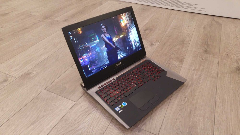 laptop gaming Asus Rog 17" ,intel core i7-,video 8 dedicat, ram 16 gb