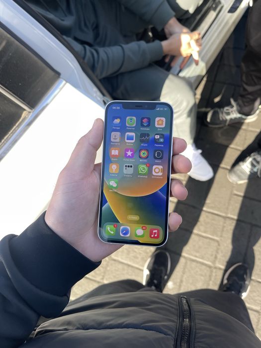 Iphone 12 продается