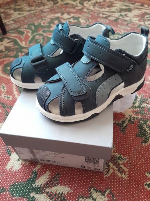 Продам босоножки новые