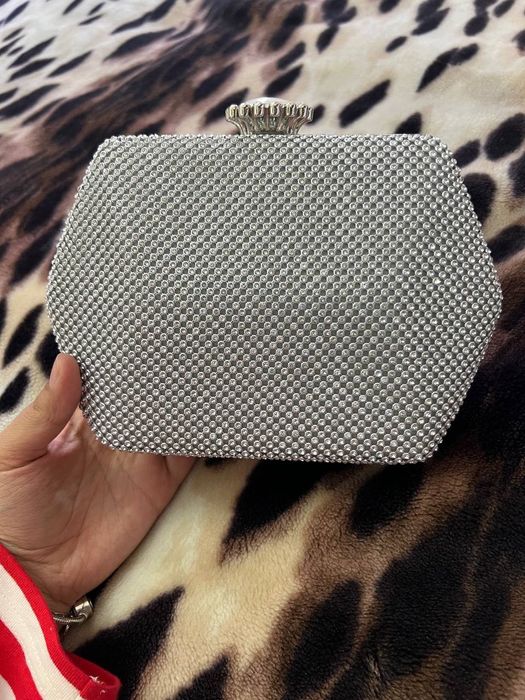 Продается вечерние платья и сумки новый